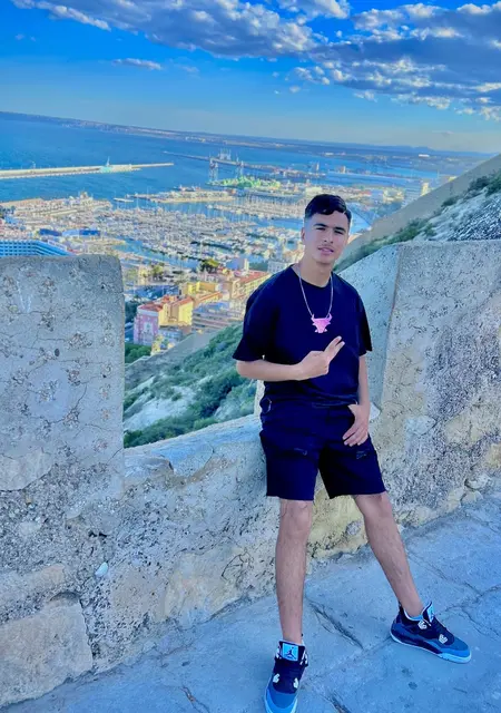 Soy Youcef, 26 años, conociéndome para hacer nuevos amigos en Madrid