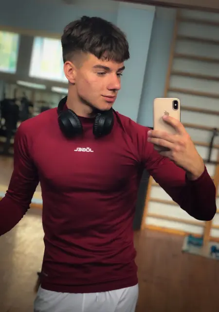 Nikita из Минска, мне 20, познакомлюсь на одну ночь