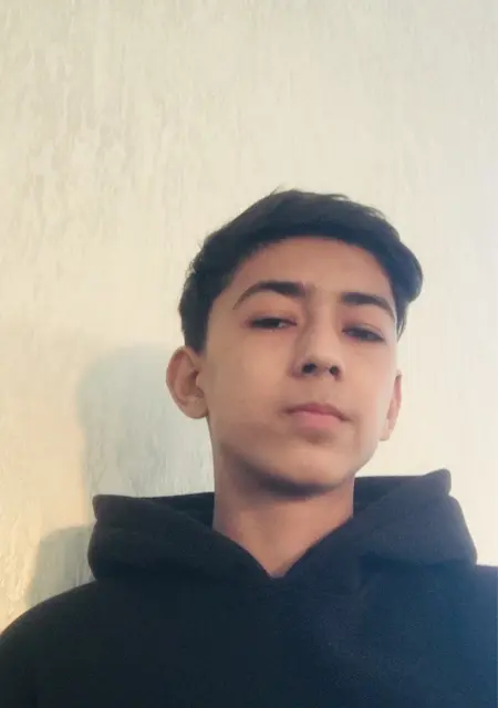 Я Maks, 18, из Шымкента, ищу знакомство для постоянных отношений