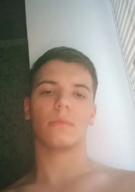 Я Кирило, 19 років з Харкова, шукаю знайомство для приємного проведення часу