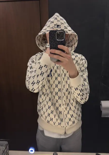 I'm Viktor, 18, looking to meet for no strings attached in Sheffield