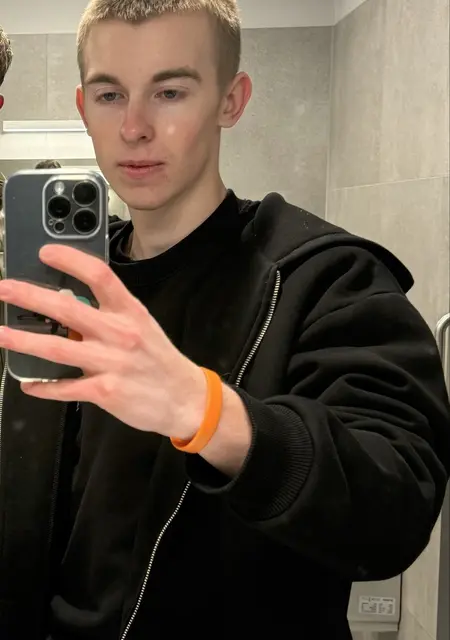 Dmytro из Праги, мне 18, познакомлюсь для дружбы