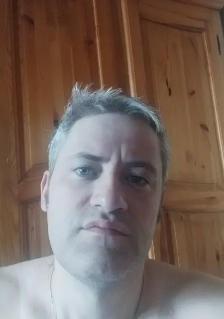 Я Андрей, 42, из Бобруйска, ищу знакомства без обязательств
