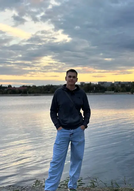 Костя из Амстердама, ищу на сайте приятное времяпровождение