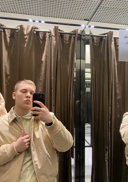 Я Егор, 19, знакомлюсь без обязательств в Новополоцке