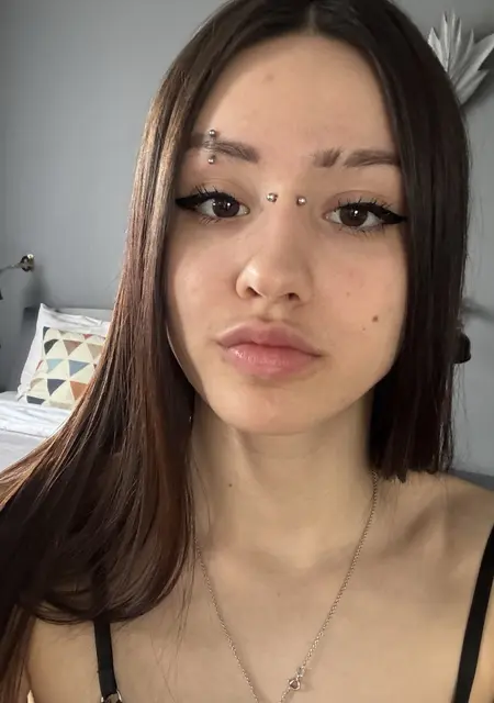 Диана из Праги, мне 19, познакомлюсь для постоянных отношений