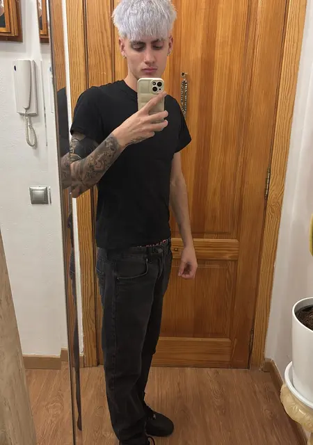 Soy Ivan, 19 años de Palma de Mallorca, busco conocer gente para lío de una noche