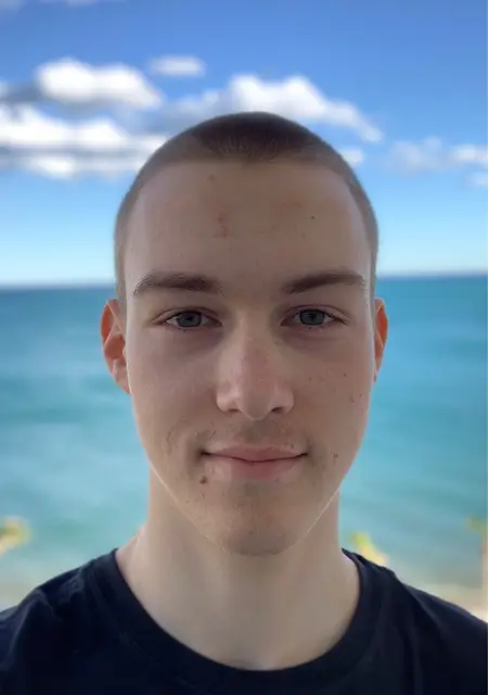 Я Паша, 18 років, знайомлюсь на одну ніч у Львові