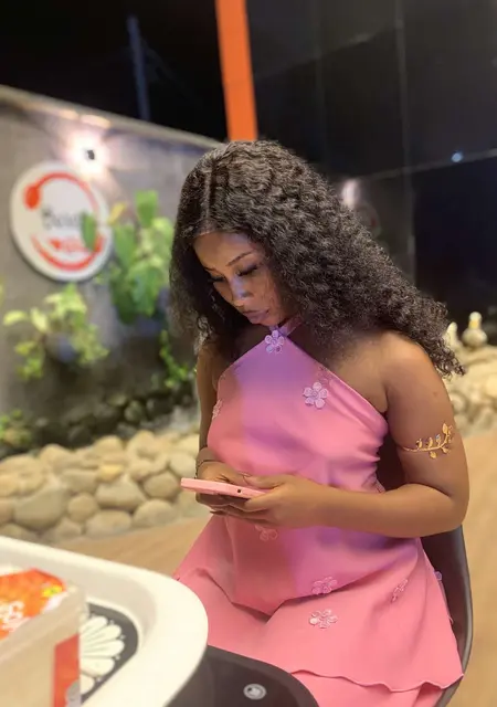 I'm Honey, 22 from London, seeking connections for long-term