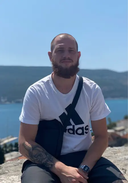 Дмитрий из Новомосковска, мне 29, познакомлюсь для общения