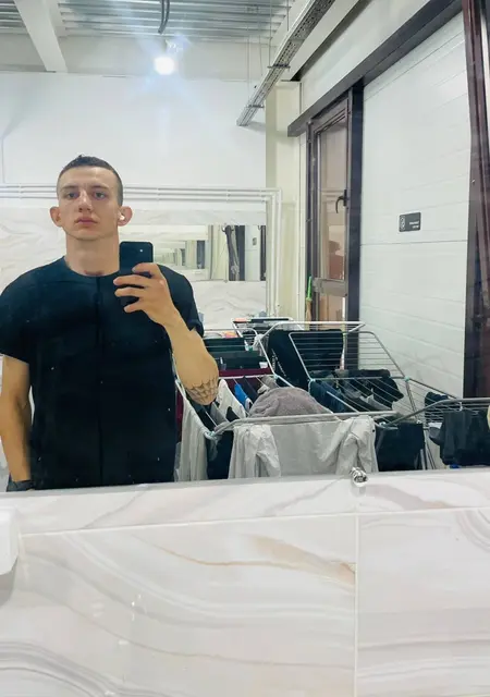 Даниил из Костаная, мне 23, познакомлюсь для приятного времяпровождения