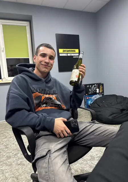 Я Михайло, 28 років з Рівного, шукаю знайомство для вірт