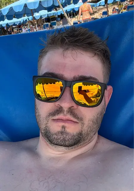 Семен из Пхукета, ищу на сайте знакомства на одну ночь