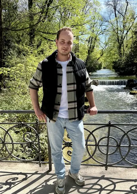 Simon из Мюнхена, ищу на сайте открытые отношения