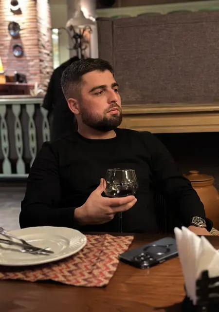 Я Андрей, 25, знакомлюсь для открытые отношения в Хельсинки