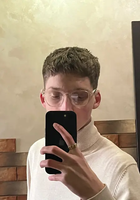 Кирилл из Могилёва, мне 19, познакомлюсь на одну ночь