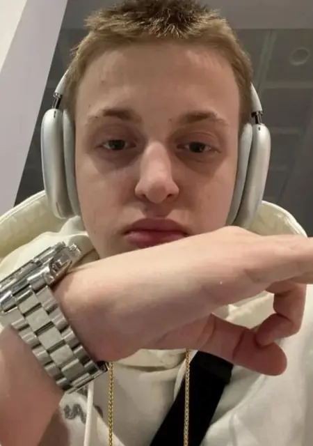 Алексей из Парижа, мне 22, познакомлюсь на одну ночь