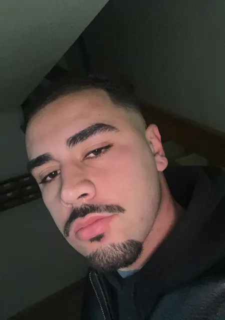 Soy Mohamed Nour, 26 años de Alicante, busco conocer gente para conversación virtual