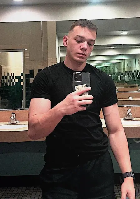 Александр из Абу-даби, ищу на сайте постоянные отношения