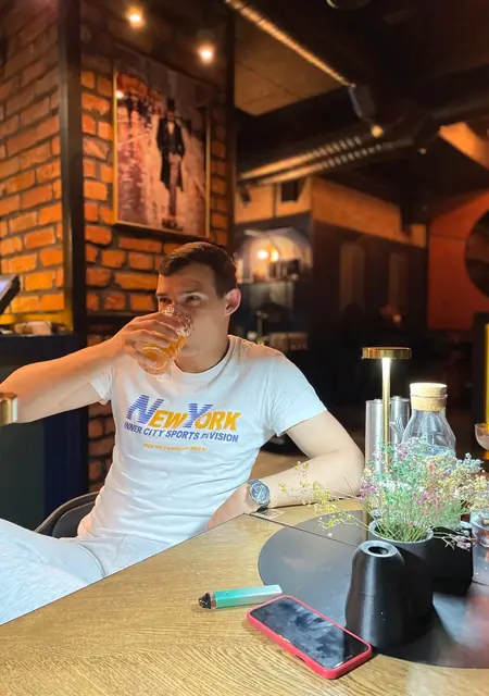 Я Олександр, 25 років з Козятин, шукаю знайомства без зобов'язань