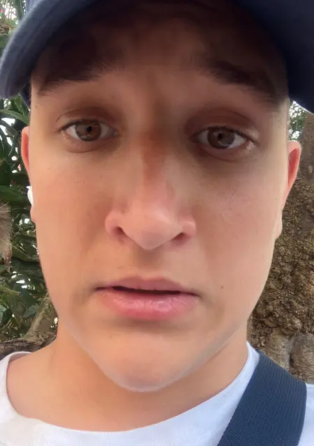 Soy Pedro, 23 años de Málaga, busco conocer gente para lío de una noche