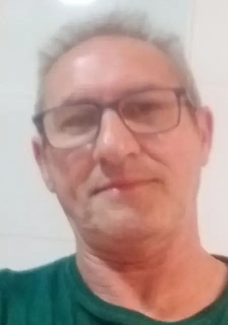 Soy Manu, 57 años de Burjassot, busco conocer gente para lío de una noche