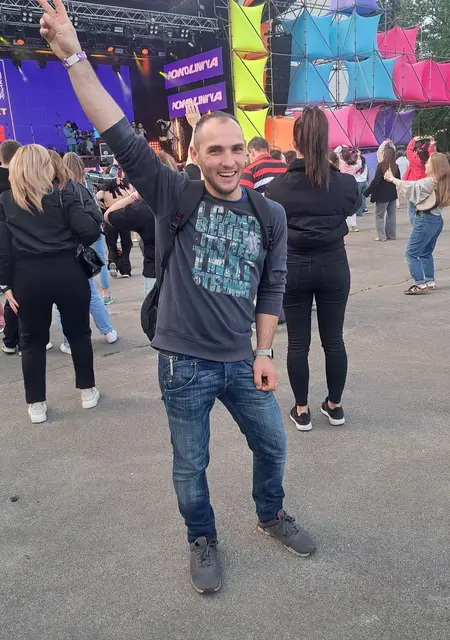 Soy Kostya, 32 años, conociéndome para relación sin ataduras en Madridejos