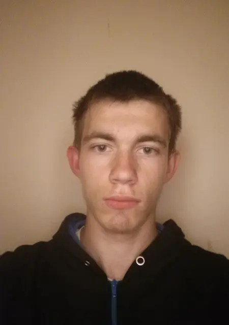 Коля из Барановичей, мне 19, познакомлюсь на одну ночь