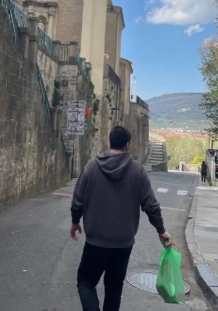 Soy Iker, 18 años, conociéndome para relación sin ataduras en Rentería