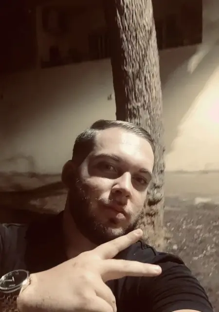 Jose Luis de Málaga, tengo 22 años, listo para conocer para chatear