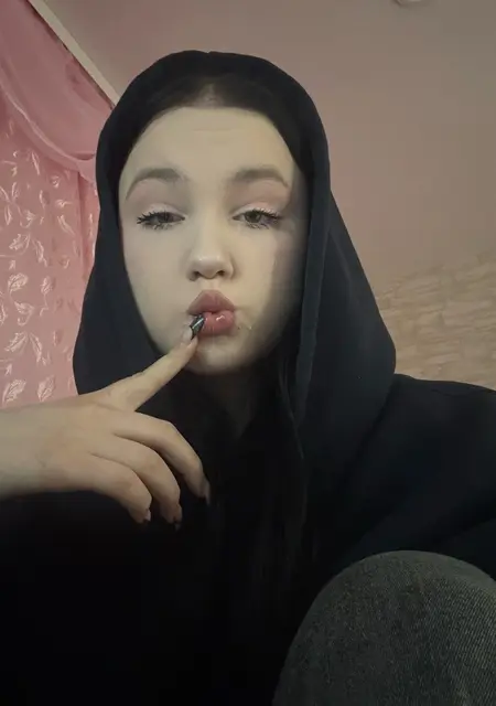 Я Annyska, 19, из Берлина, ищу знакомство для приятного времяпровождения