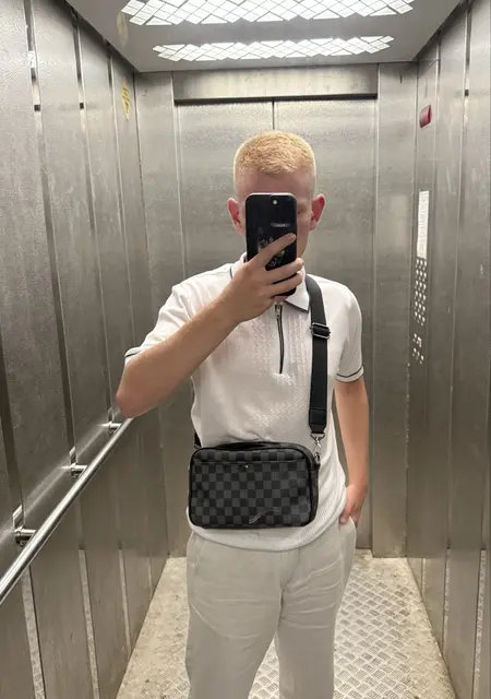 Я Артем, 18, знакомлюсь для постоянных отношений в Берлине