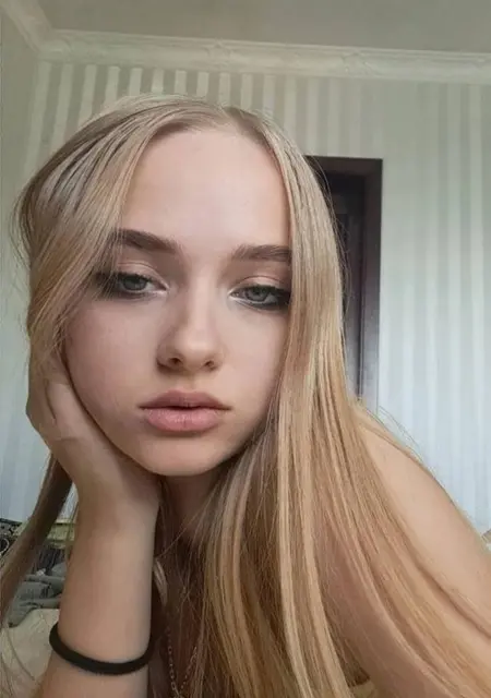 Я Elen, 19, из Бразилия-ди-Минас, ищу знакомство для приятного времяпровождения