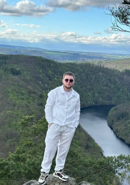 Я Вася, 23, знакомлюсь без обязательств в Праге