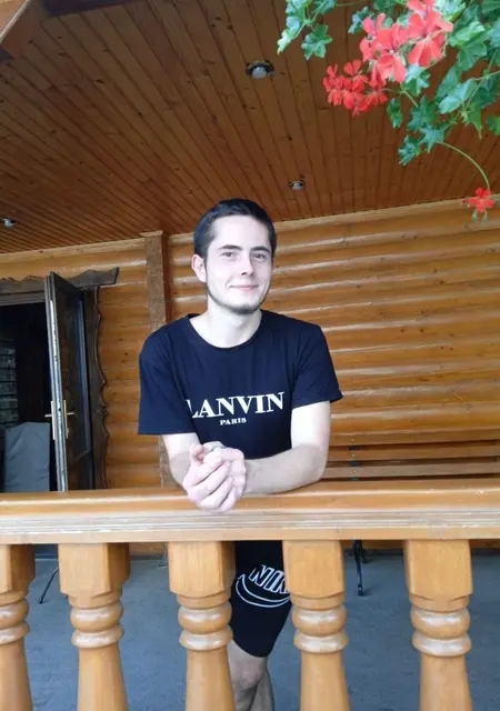 Я Михайло, 20, из Винницы, ищу знакомство для открытые отношения