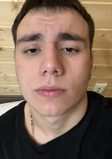 Сережа из Риги, мне 18, познакомлюсь на одну ночь