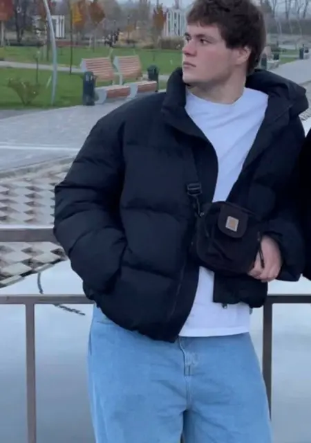 Александр из Краматорска, мне 21, познакомлюсь для приятного времяпровождения