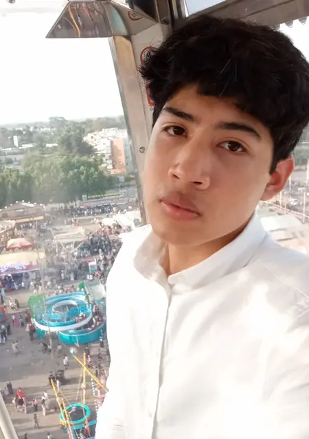 Soy Alexander, 18 años de Madrid, busco conocer gente para lío de una noche