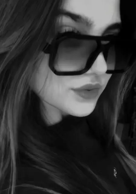Я Карина, 21, из Пюто, ищу знакомство для вирта