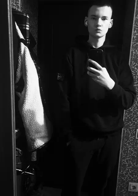 Святослав из Львова, мне 18, познакомлюсь без обязательств