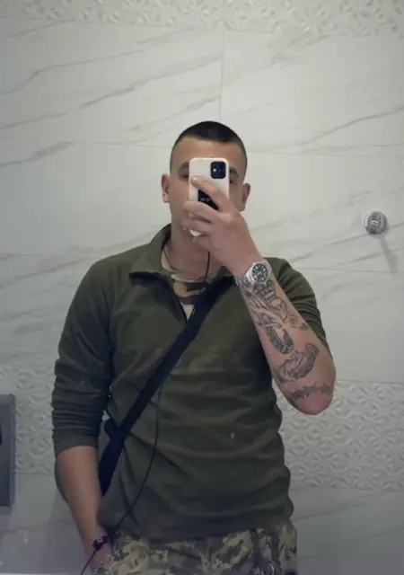 Я Роман, 19, из Черкасс, ищу знакомство для постоянных отношений