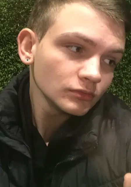 Я Андрюша, 18, знакомлюсь для общения в Конотопе