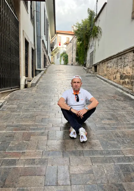 Макс из Парижа, ищу на сайте знакомства на одну ночь