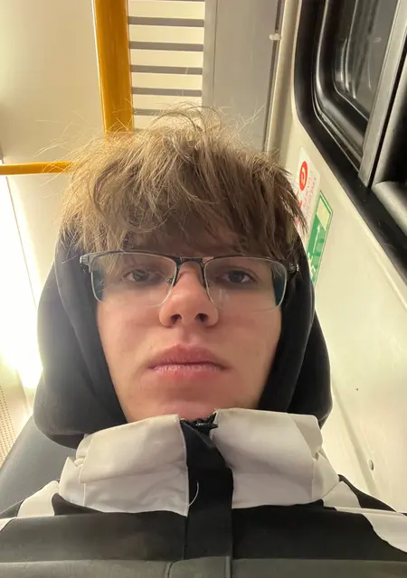 Владимир из Пюто, ищу на сайте знакомства на одну ночь