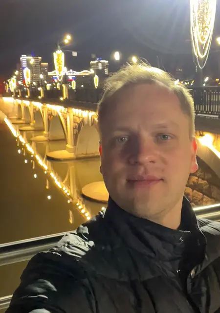 Soy Pavel, 35 años de Madrid, busco conocer gente para chatear