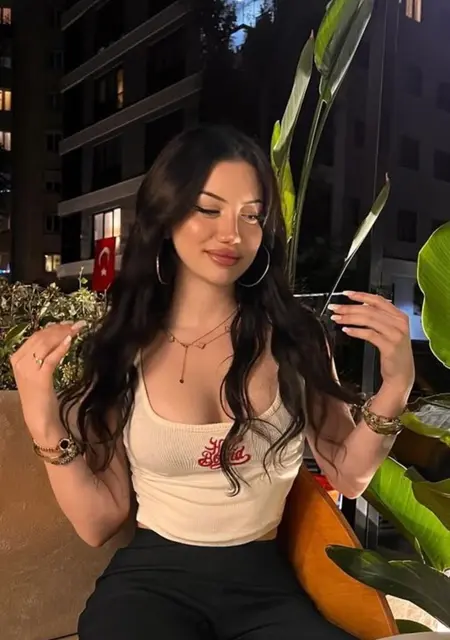 Я Ceren, 25, знакомлюсь без обязательств в Измире