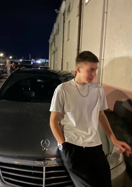 Ярослав из Гродно, мне 25, познакомлюсь для приятного времяпровождения