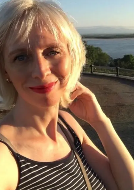 Я Виолетта, 45, знакомлюсь без обязательств в Киеве