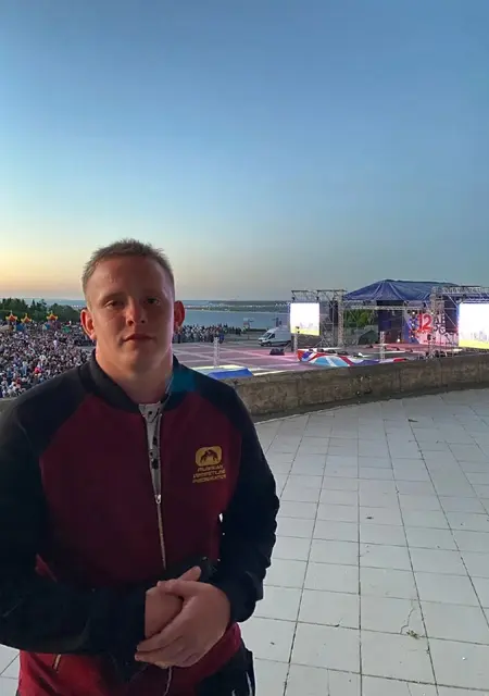 Я Илья, 19, из Луганска, ищу знакомство для совместных путешествий