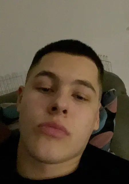 Dima из Черкасс, мне 25, познакомлюсь на одну ночь